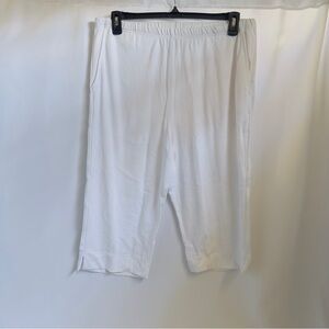 NWOT Woman's Capri White Activewear SZ L Elastic Waist Pull-on Pants Front Pocke